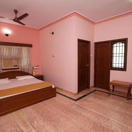 Lloyds Guest House, North Boag Road, T. Nagar Madras Buitenkant foto