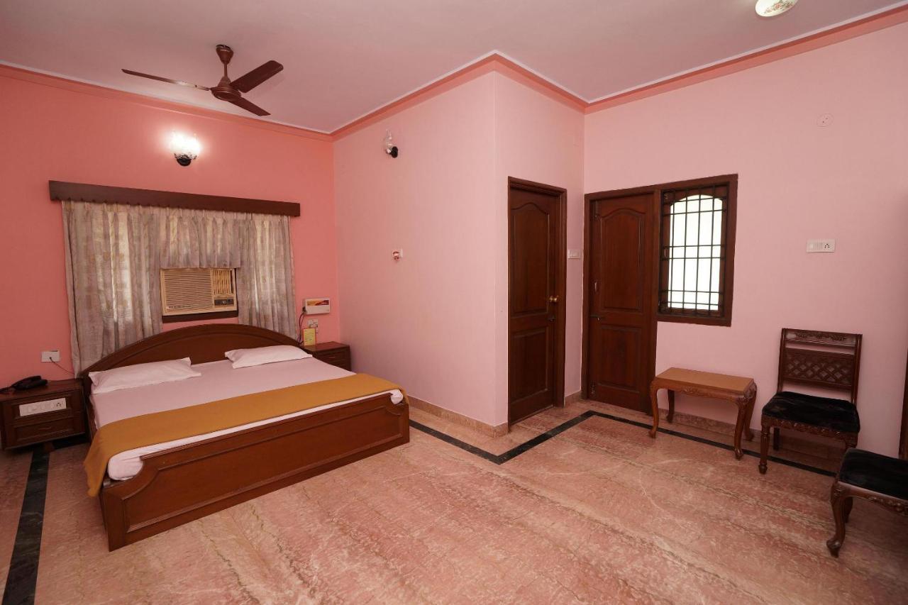 Lloyds Guest House, North Boag Road, T. Nagar Madras Buitenkant foto