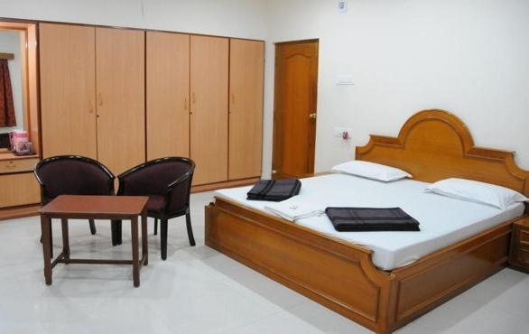 Lloyds Guest House, North Boag Road, T. Nagar Madras Buitenkant foto