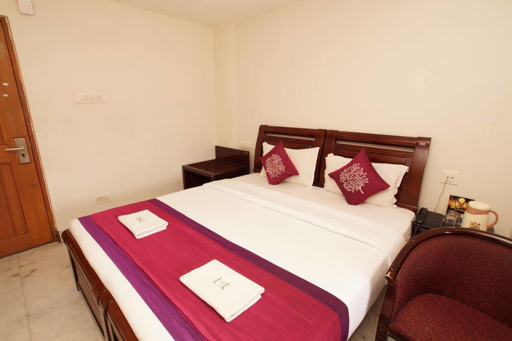 Lloyds Guest House, North Boag Road, T. Nagar Madras Buitenkant foto